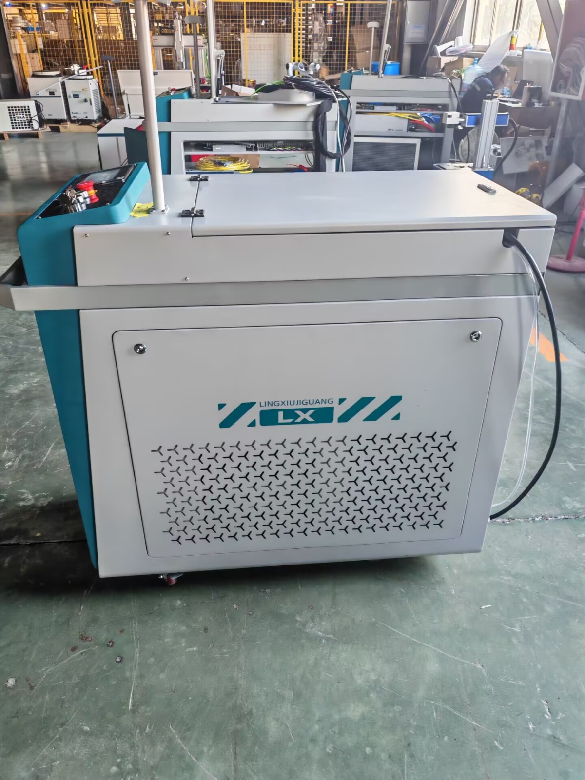 LXSHOW LXC-1000/2000/3000w Установка лазерной очистки металла